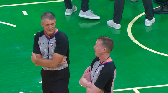 🎥 | NBA-arbiters herkennen rapper Jack Harlow niet: 'Wie is dat? Vraag het hem!'