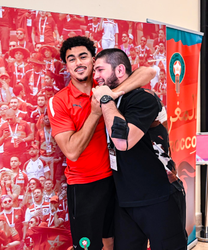 📸 | Vet! WK-doelpuntenmaker Aboukhlal op de foto met Khabib: 'Alhamdulillah'
