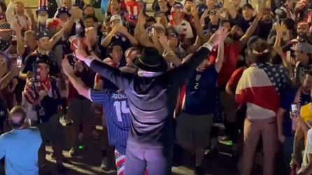 🎥 | Amerikaanse WK-fans zingen gênant liedje: 'It's called soccer!'