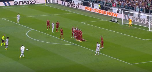 🎥 | Vlahovic schiet 'Juve' met een heerlijke vrije trap naar een 1-0-voorsprong op AS Roma