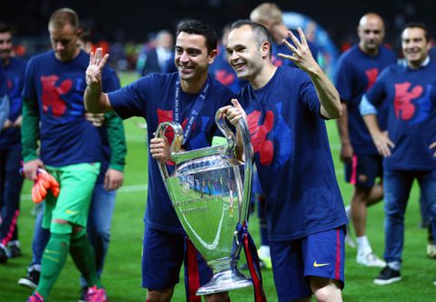🎥 | Prachtige beelden: Xavi en Andrés Iniesta treffen elkaar in Japan ❤️💙