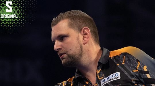 Kleermaker jaar na drama alsnog op WK darts: ‘Als ik naar mijn capaciteiten kijk, vind ik dat ik moet winnen’
