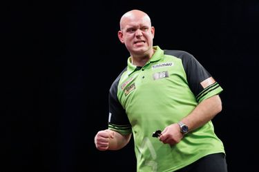 🎥​ | JAHOOR! Michael van Gerwen vernietigt Gurney met 114 gemiddelde op Euro Tour 5