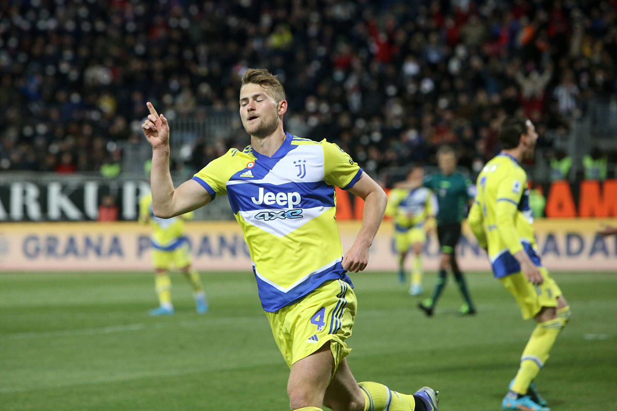 Matthijs de Ligt helpt Juventus aan zwaarbevochten zege op Cagliari
