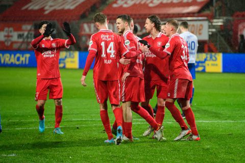 Ricky van Wolfswinkel doet oude club pijn en wint met FC Twente strijd om de subtop