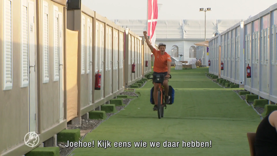 🎥 | Naar WK fietsende Amsterdammer aangekomen in Qatar: 'Hoop dat Louis ook kijkt'