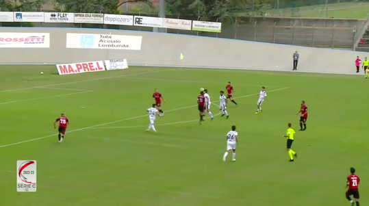 🎥 | Italiaanse voetbalbelofte Anelli bewusteloos na kiezelharde kopbotsing