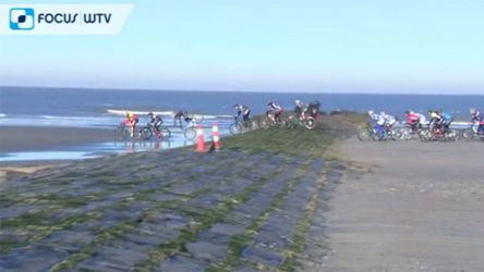 Auw! strandracer gaat flink op zijn plaat (video)