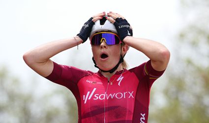 Alleswinnaar Demi Vollering fietst concurrentie op een hoopje in 5e etappe Vuelta