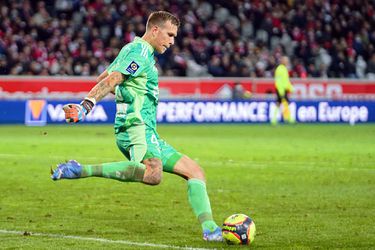 🎥 | PSG loopt weer uit: RC Lens krijgt bij Brest ongelooflijk billenkoek met assist van keeper Bizot