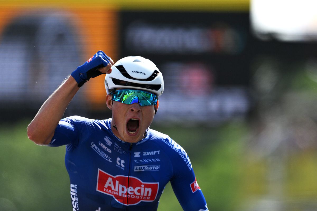 Jasper Philipsen sprint dankzij perfecte lead-out van Mathieu van der Poel naar winst in 3e etappe Tour de France