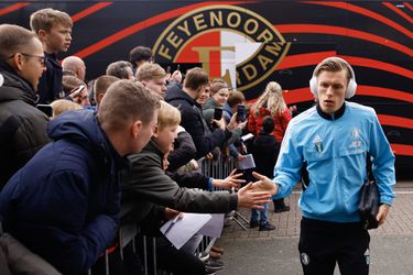 Arne Slot wijzigt opstelling Feyenoord op heel wat plekken door absentie Trauner en Hartman