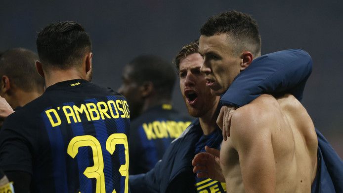 Perisic bezorgt Inter diep in blessuretijd puntje in Milan-derby