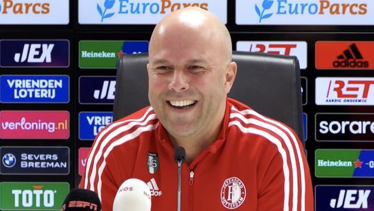 Arne Slot is nog niet ziek van het woord kampioenschap: 'Valt hier niet zo vaak'