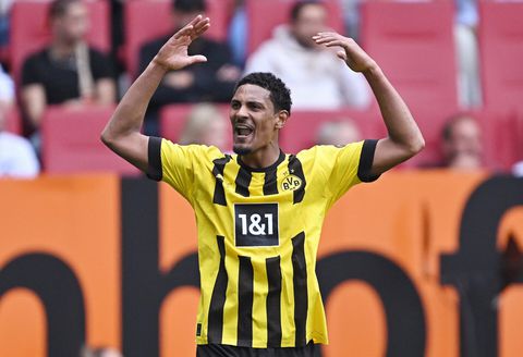 Borussia Dortmund legt FC Augsburg over de knie en kan kampioenschap bijna ruiken