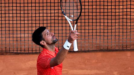 🎥 |  Novak Djokovic rekent na lastige 1e set af met Ivan Gakhov bij 1e duel op gravel