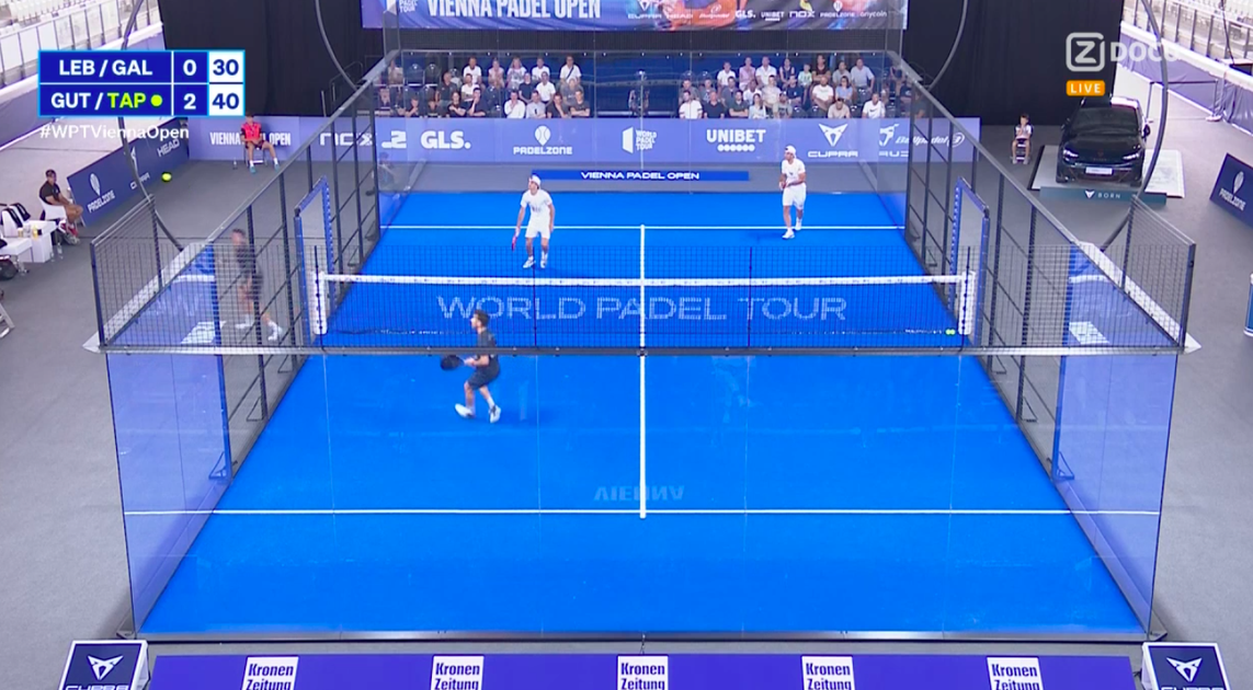 🎥 | Padel-topper Tapia maakt punt van BUITEN de baan in Vienna Open ...