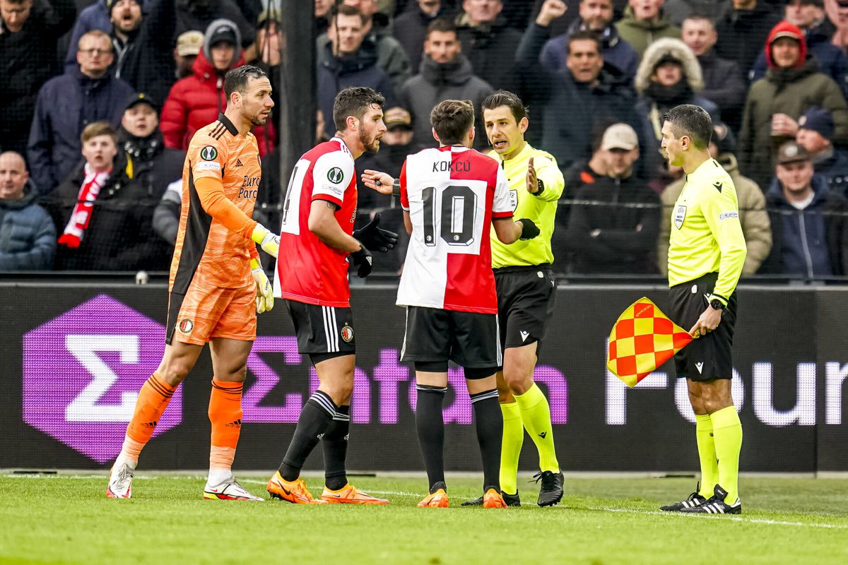 Stem! Werd Feyenoord genaaid? Slavia Praag maakt discutabele gelijkmaker