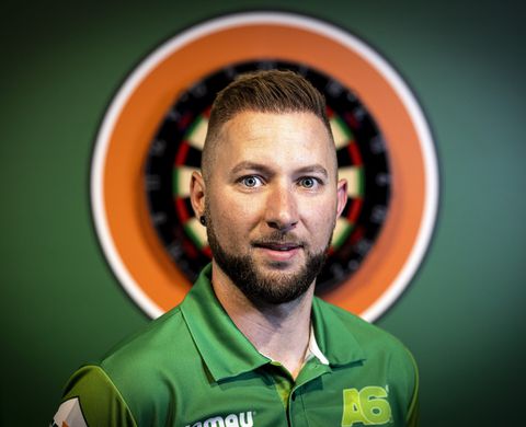 Danny Noppert geeft Andrew Gilding even hoop, maar wint Players Championship 19 gewoon