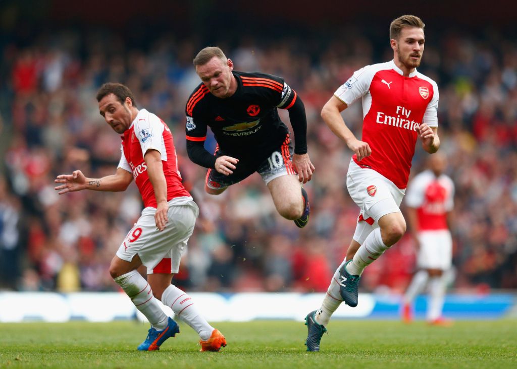 Arsenal vernedert ManUnited in eerste half uur