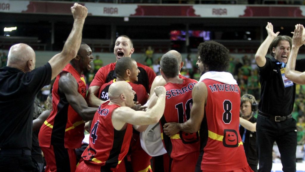 Belgische basketballers winnen in de buzzer (video)