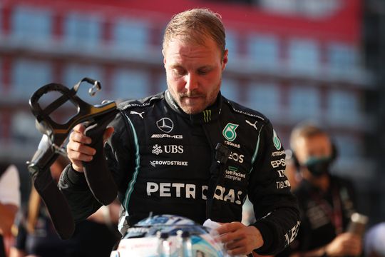 🎥 | Valtteri Bottas luistert saaie vrije training Silverstone op met spin