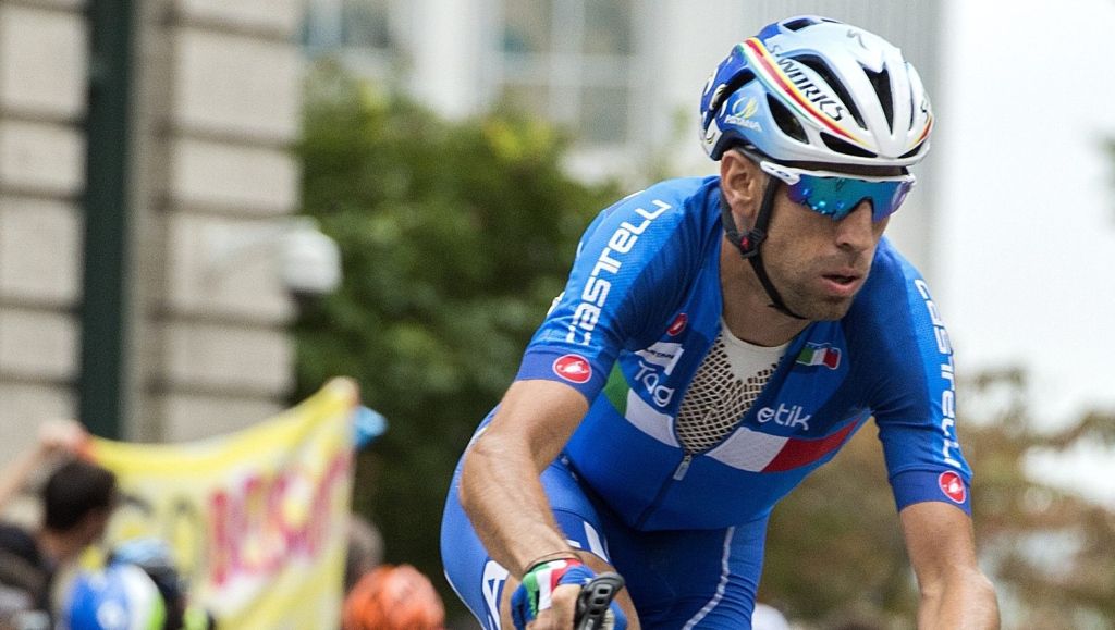 Nibali soleert naar zege in Ronde van Lombardije