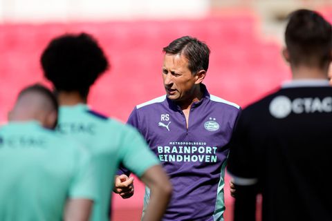 PSV-trainer Roger Schmidt vindt zijn ploeg niet de favoriet tegen Midtjylland in 3e voorronde CL