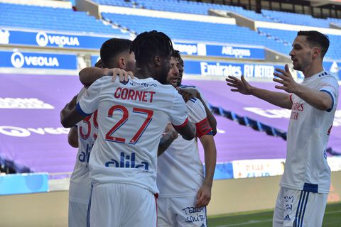 Lyon wint zonder geschorste Depay eenvoudig van Lorient