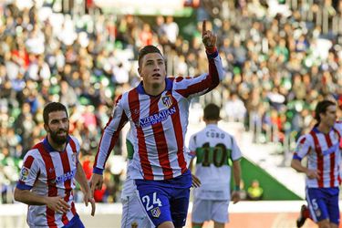 Atlético wint en houdt druk op Real