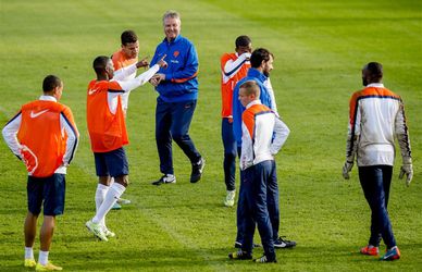 Hiddink traint met fitte selectie