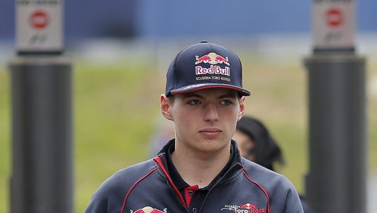 Verstappen rijdt ondanks regen 97 testronden