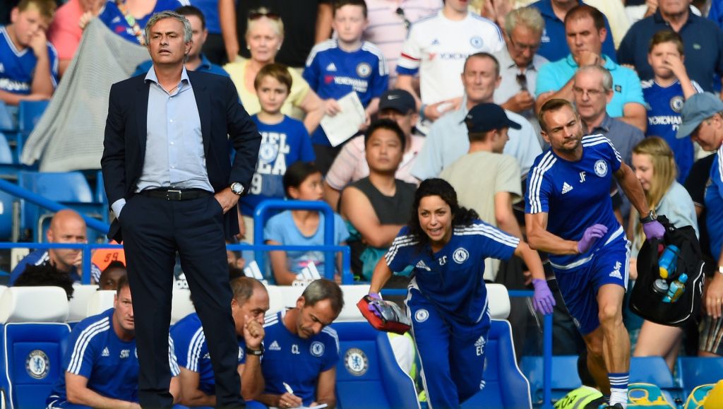 Eva Carneiro sleept Chelsea-coach Mourinho voor de rechter