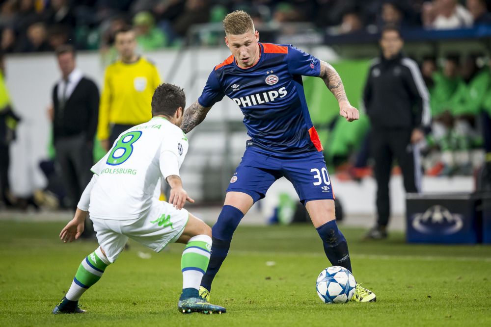 PSV-debutant Jordy de Wijs denkt dat hij tegen Gladbach heeft gespeeld (video)