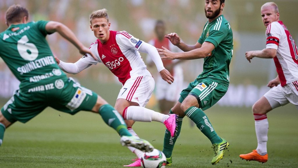 Fischer en Cerny bij de wedstrijdselectie van Ajax