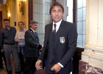 Conte doof voor geruchten over Balotelli