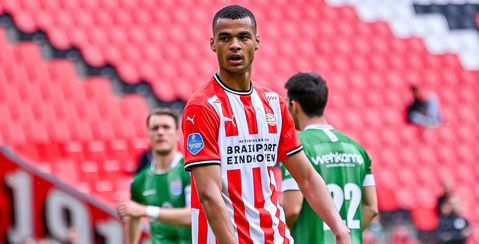 Cody Gakpo wil ondanks interesse van Bayern München nog een jaartje in Eindhoven blijven
