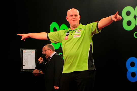 Van Gerwen probleemloos naar halve finale EK