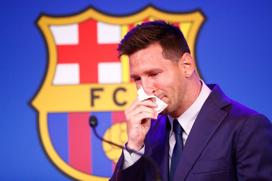 🎥 | Messi direct in tranen bij eigen afscheidsconferentie