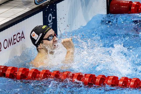 Arno Kamminga met indrukwekkende tijd naar halve finales 100 meter schoolslag