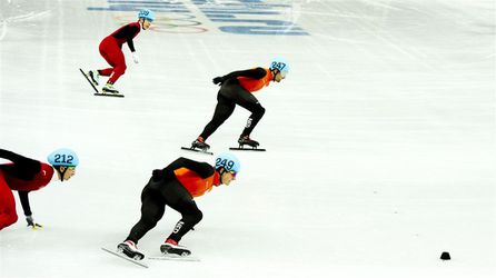 Shorttrackers pakken goud op aflossing