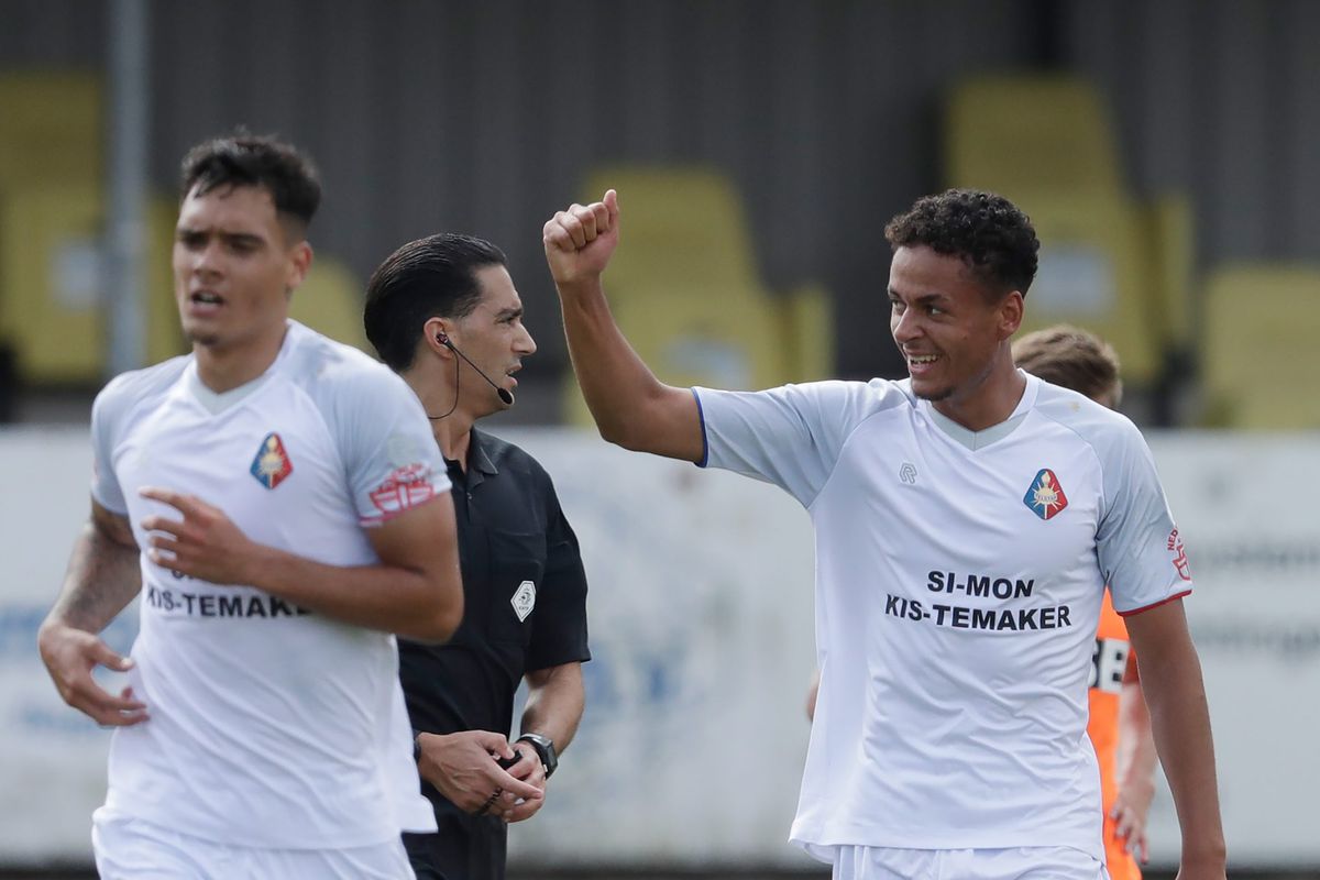 Waarom Telstar tegen FC Volendam met Si-mon Kis-temaker op het shirt speelde