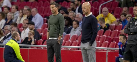 Opstellingen Ajax en PSV: Ten Hag wijzigt niets, Schmidt puzzelt er op los