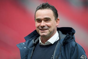 Marc Overmars gecharmeerd van Wijndal: 'Denk dat ik wel zaken kan doen in Alkmaar'