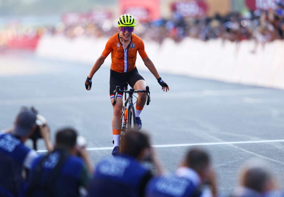 Complete afgang: slechts zilver voor Annemiek van Vleuten, Nederland stelt zwaar teleur