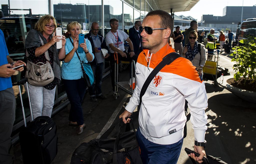 Sneijder kan Van Bronckhorst achterhalen