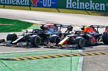 🎥 | F1-fotograaf heeft bewijs dat Lewis Hamilton bewust naar links stuurde bij dé crash