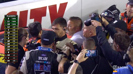 🎥 | Nascar-coureurs Kevin Harvick en Chase Elliott hebben verhitte FITTIE na de race