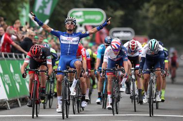 Alaphilippe sprint naar etappezege in Ronde van Groot-Brittannië, Bevin neemt leiderstrui over