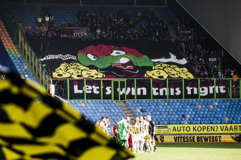 📸 | NEC'ers brengen bezoekje aan Arnhem: fans laten spandoek en slachtafval achter